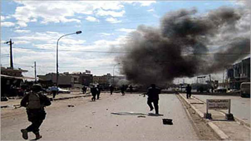 Decenas de mártires y heridos en una serie de explosiones en Tikrit